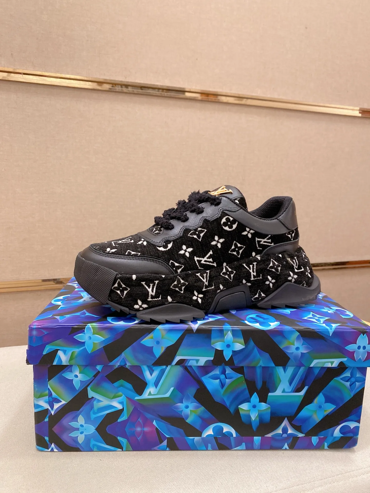 Factory price 600💰 Louis Vuitton (Louis Vuitton/lv) official website 1:1 copy 👊🏻Upper 🇮🇹Imported cowhide🇩🇪Lining imported breathable mesh lining. The original outsole is molded to reflect the identity of every man, and the upper foot is elegant and stable🚶🏻🚶🏻The high-end custom counter original replica📯The shoe last remains unchanged regardless of wind and rain, and can withstand the verification of time🔍️,🔵 Size: 39-45. Can be customized 38-46 non-refundable and non-exchangeable!